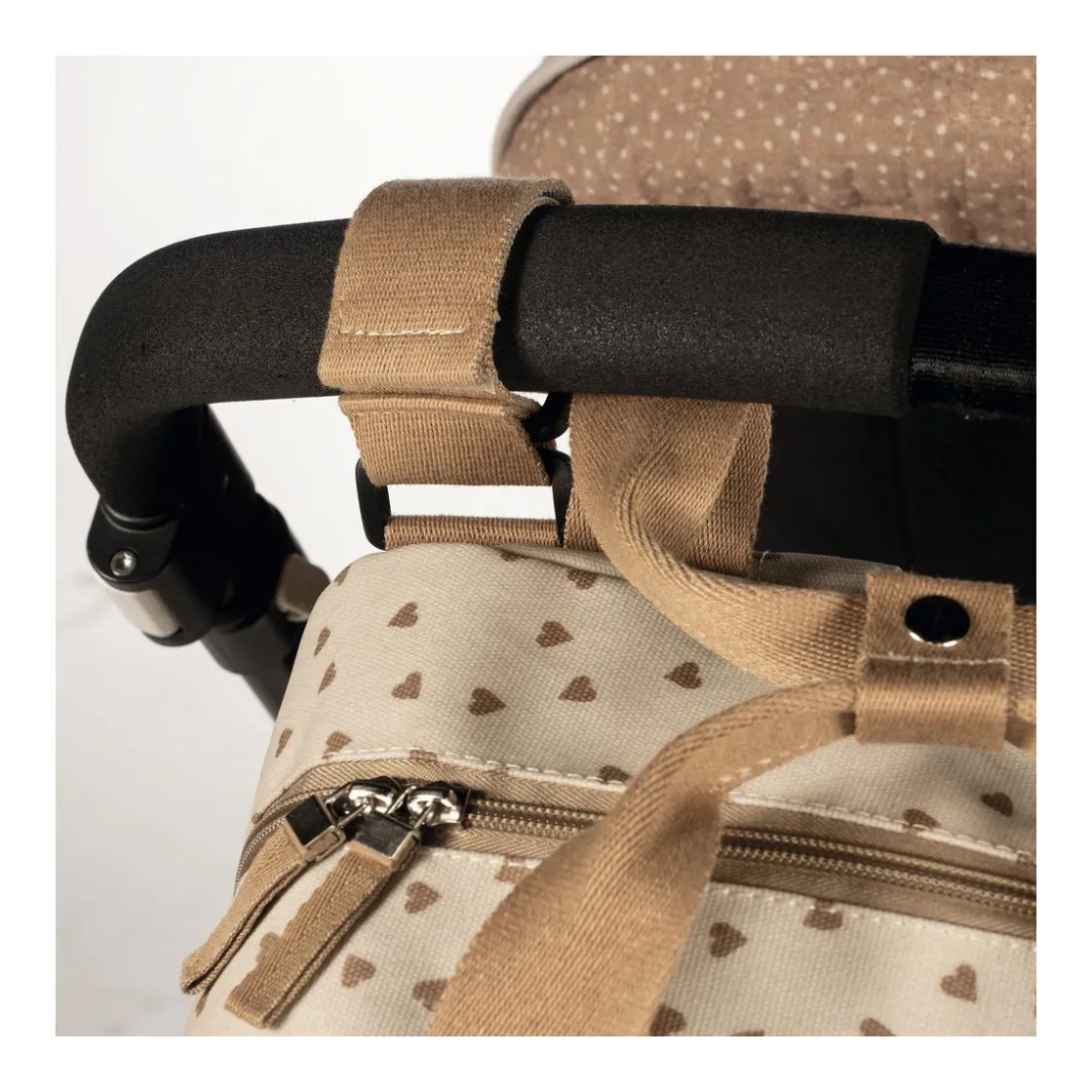bolsa_canastilla_corazone_2.webp Outlet Bolsa canastilla corazones Poppy Canela Bolsos