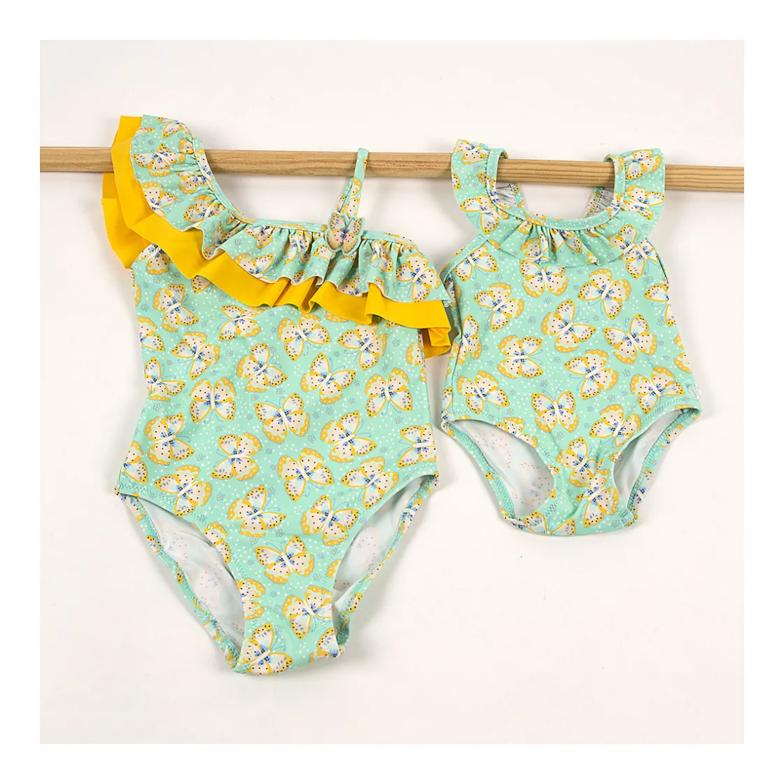 baador_nia_mariposas_ysab_1.webp Clearance Bañador niña Mariposas Bañadores
