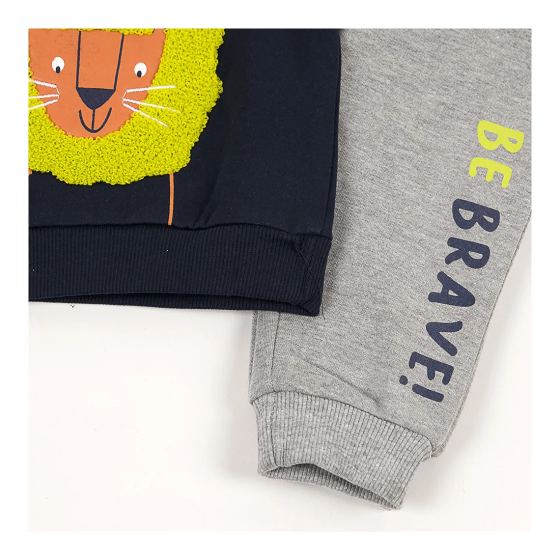 chndal_pantaln_y_sudadera_1.webp Sale Chándal pantalón y sudadera León Conjuntos