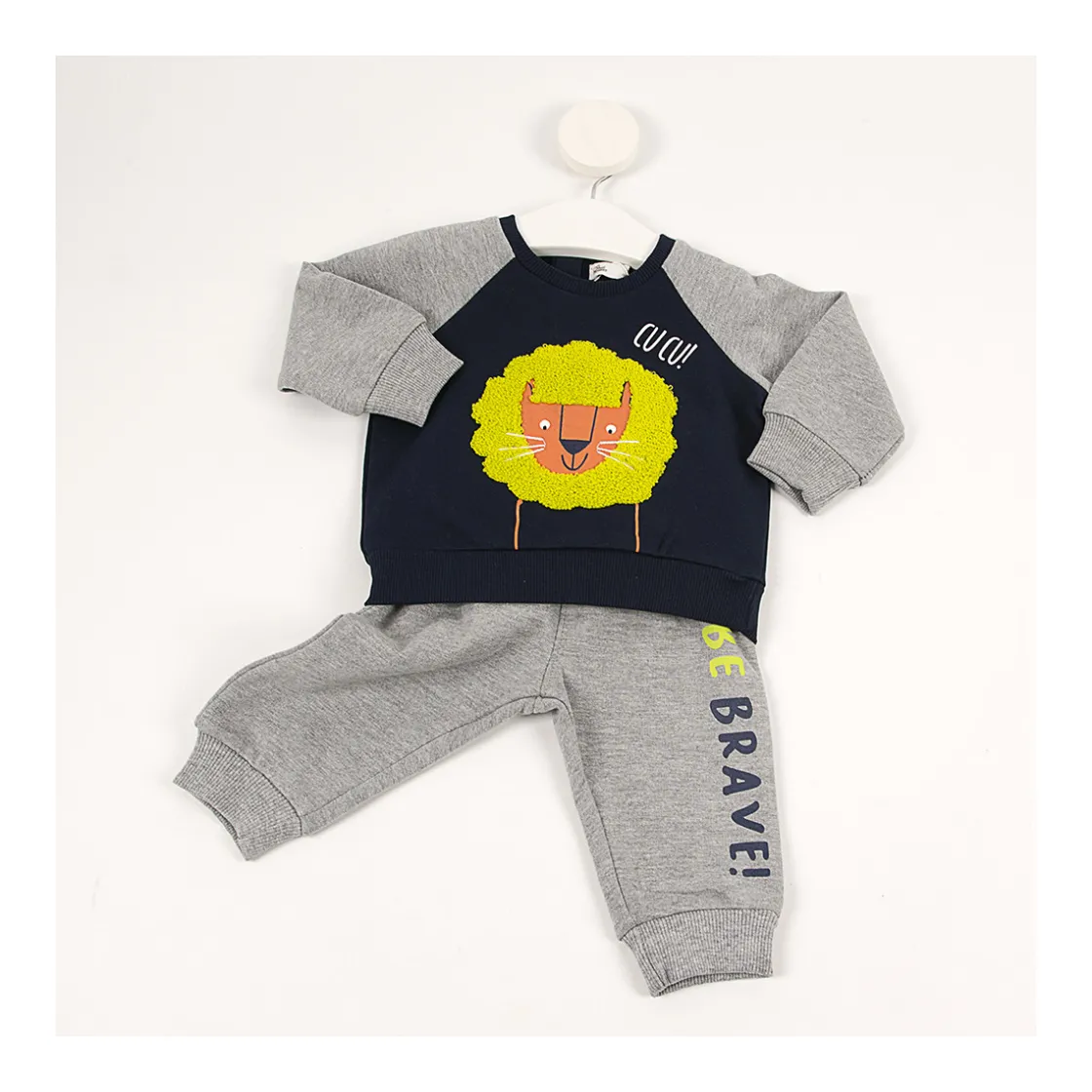 chndal_pantaln_y_sudadera_4.webp Sale Chándal pantalón y sudadera León Conjuntos