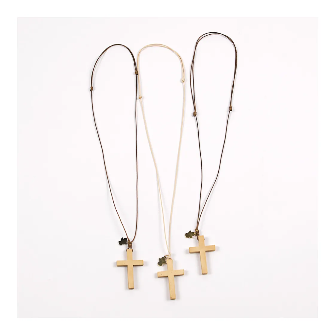 complemento_colgante_con__0-2.webp Discount Complemento Colgante con cruz de madera y detalle de Ángel Bautizo, Ceremonia Y Comunión