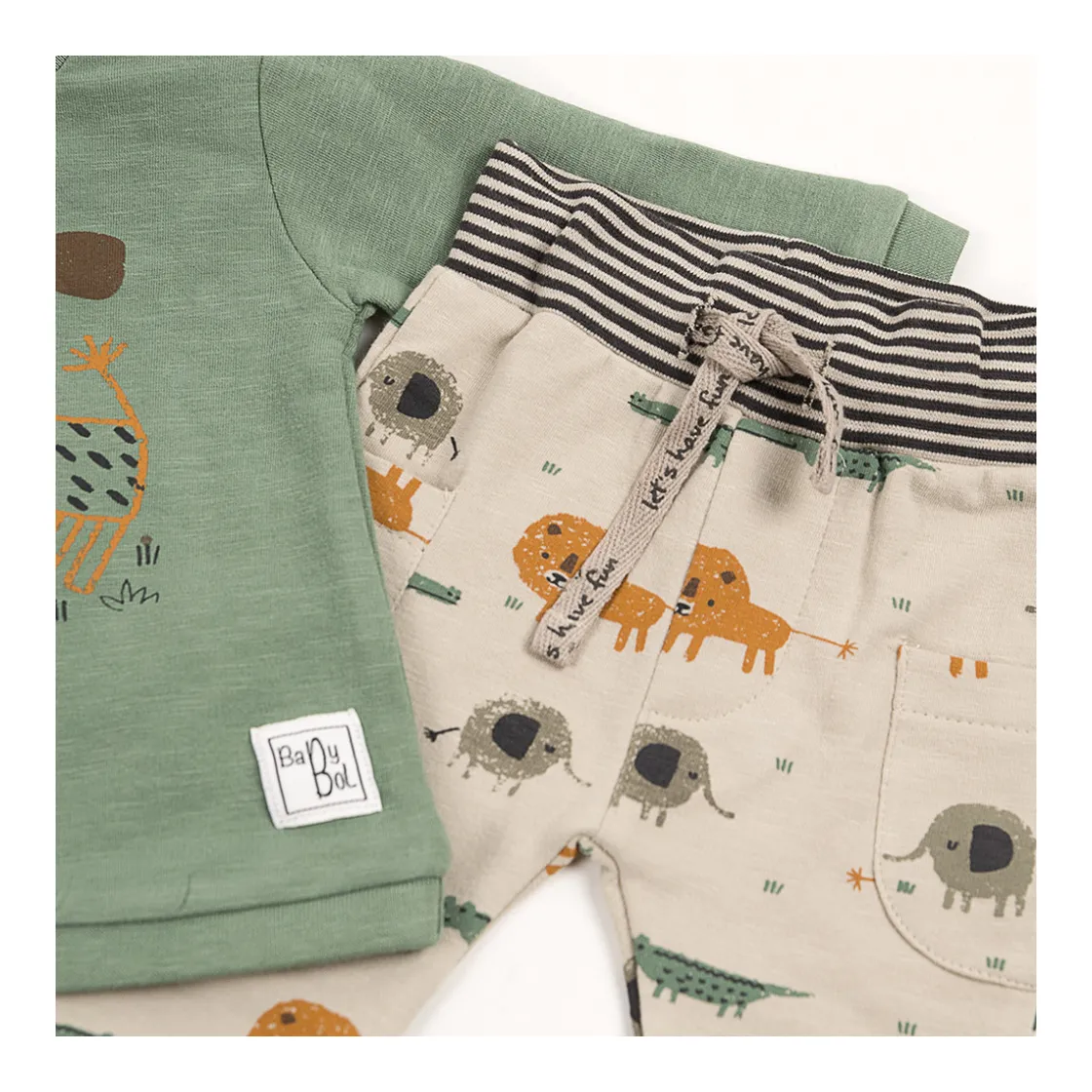 conjunto_camiseta_y_panta_2.webp Hot Conjunto camiseta y pantalon leon Conjuntos