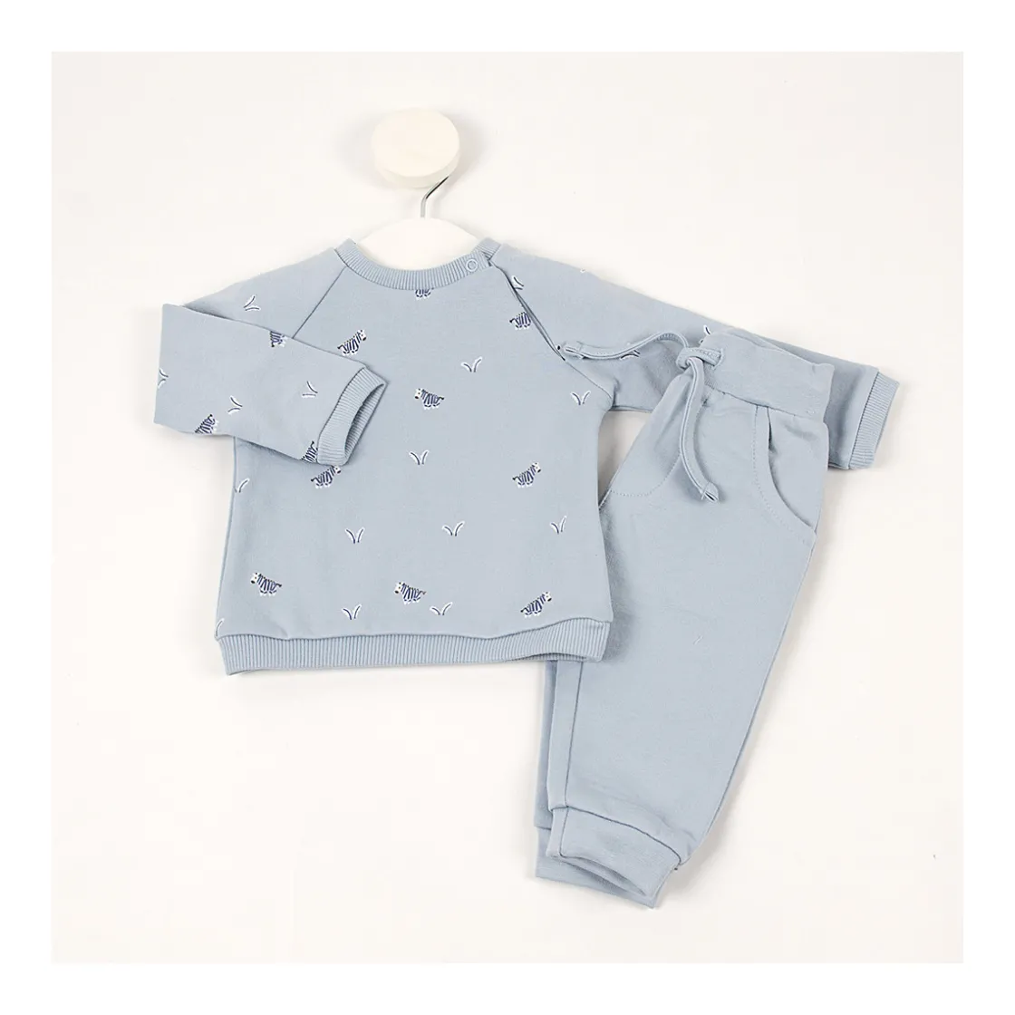 conjunto_pantalon_y_sudad_1-1.webp Hot Conjunto pantalon y sudadera cebras Conjuntos