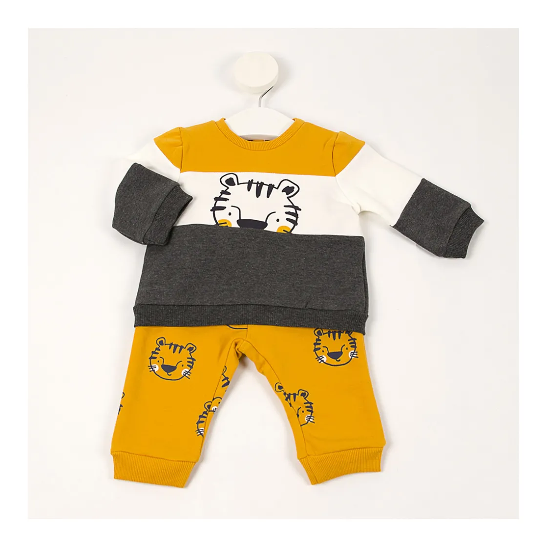 conjunto_pantalon_y_sudad_2-3.webp Outlet Conjunto pantalon y sudadera tigre Conjuntos
