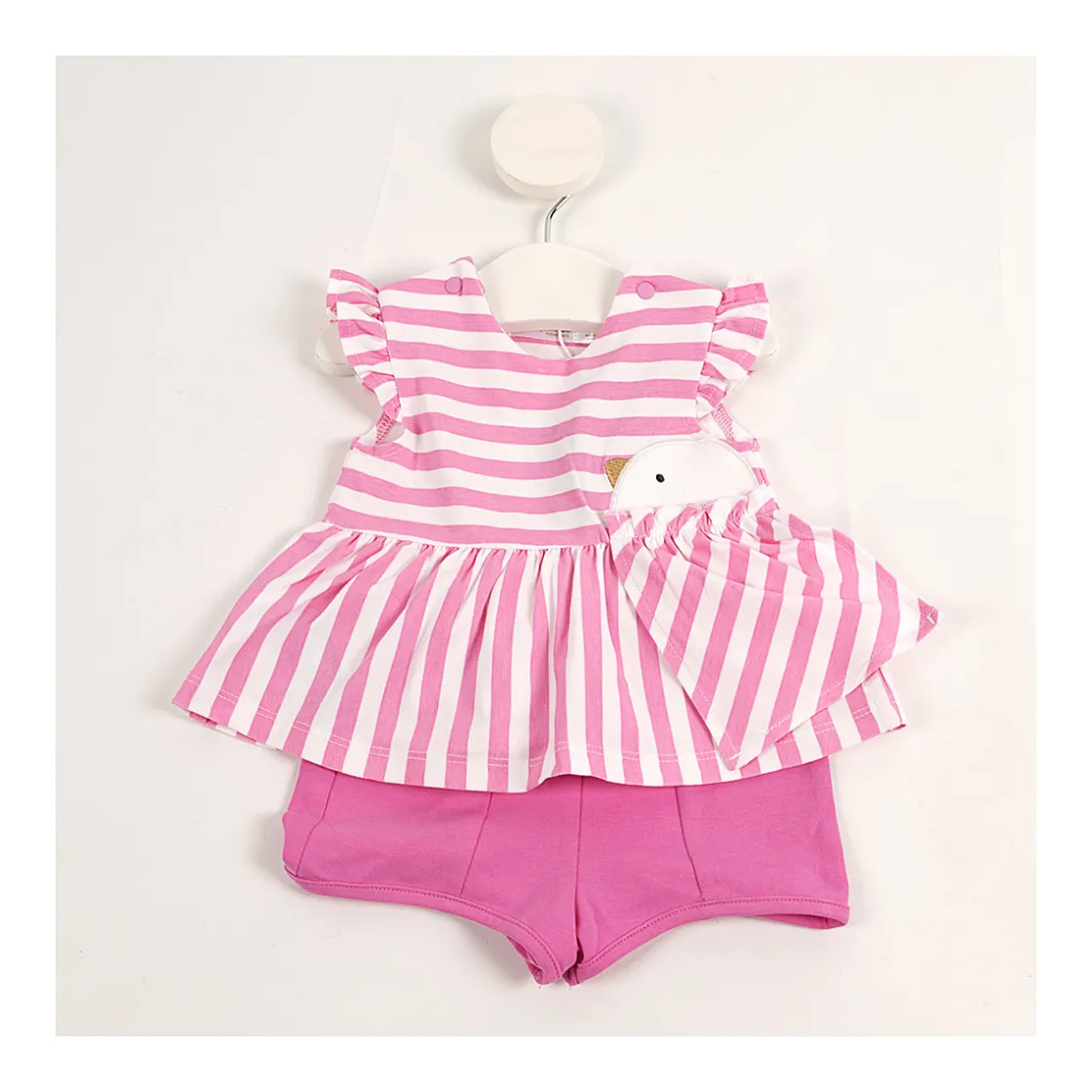 conjunto_shorts_con_camis_0-1.webp Hot Conjunto shorts con camiseta pollito Conjuntos