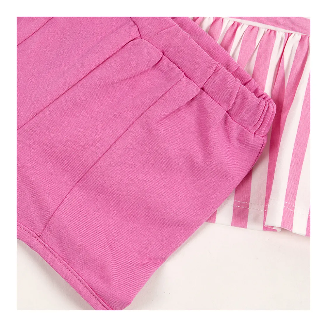 conjunto_shorts_con_camis_3-1.webp Hot Conjunto shorts con camiseta pollito Conjuntos