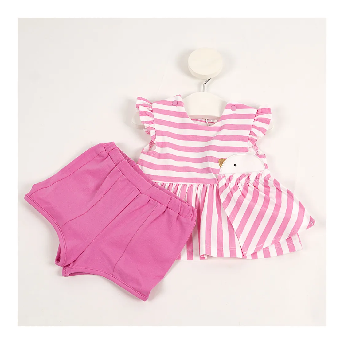 conjunto_shorts_con_camis_4.webp Hot Conjunto shorts con camiseta pollito Conjuntos